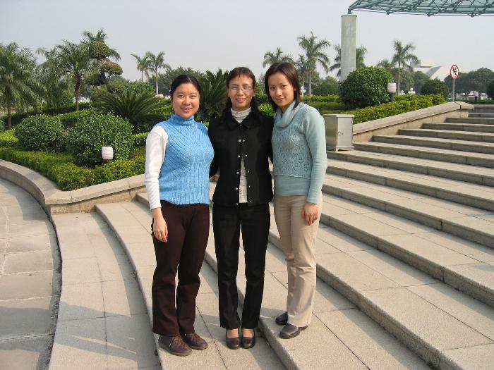 In the Shunde Ferry Station 顺德港